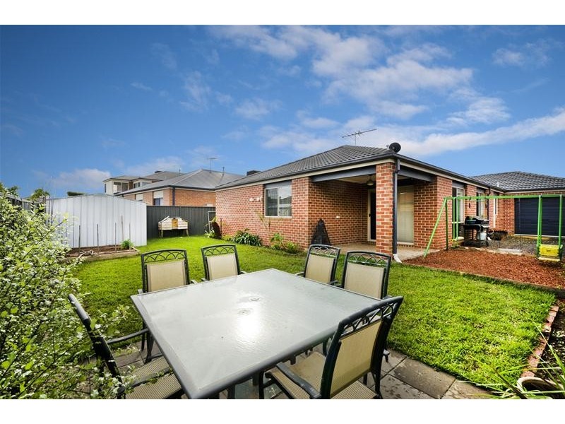 11 MacLarens Close, Wyndham Vale VIC 3024