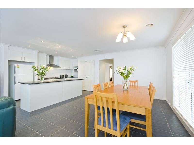 11 MacLarens Close, Wyndham Vale VIC 3024
