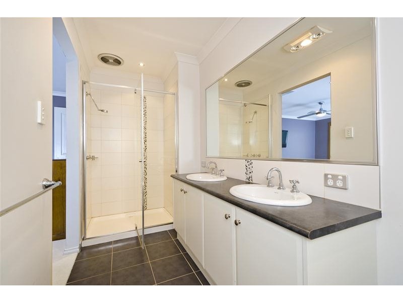 11 MacLarens Close, Wyndham Vale VIC 3024