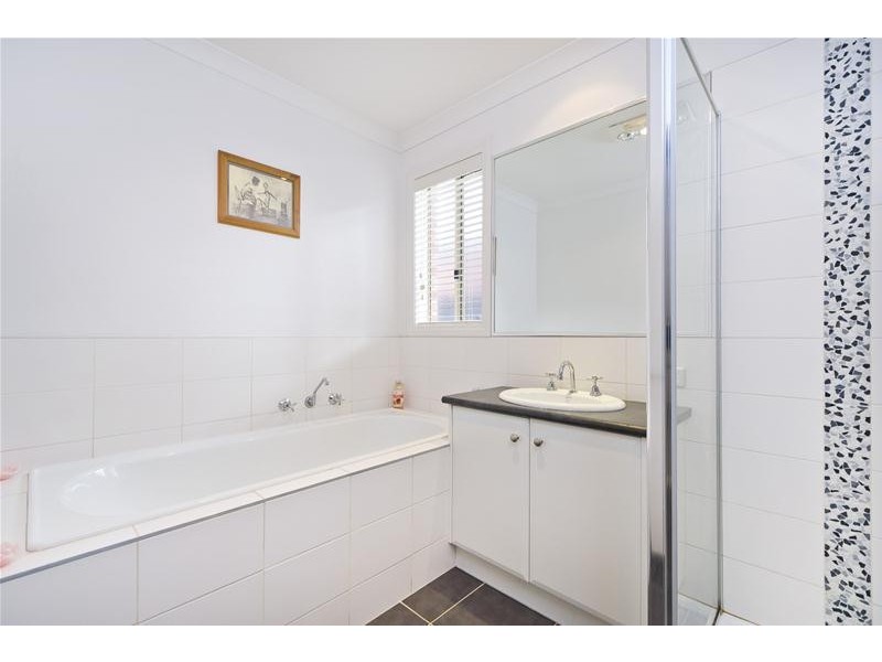11 MacLarens Close, Wyndham Vale VIC 3024