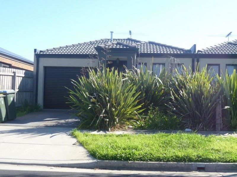 2/21 Malleehen Street, Werribee VIC 3030