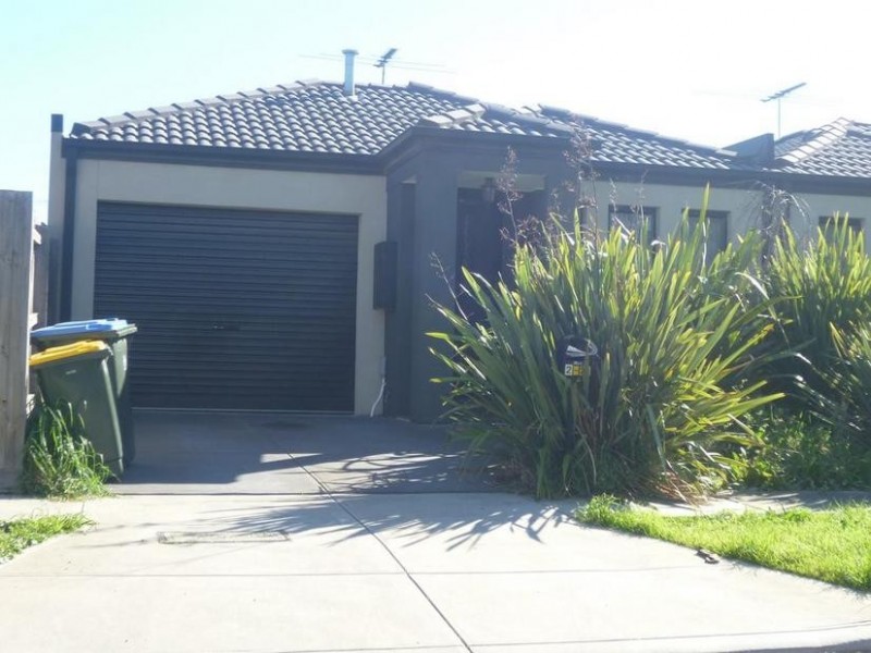 2/21 Malleehen Street, Werribee VIC 3030