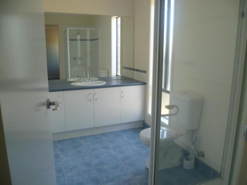 53 Manor Lakes Blvd, Wyndham Vale VIC 3024