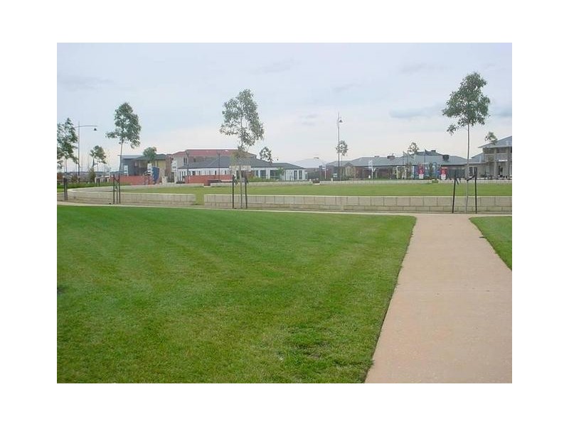 10 Henry Lawson Wlk, Point Cook VIC 3030