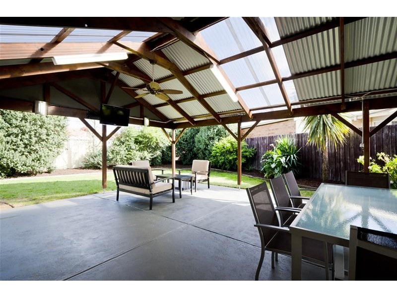 6 Edinburgh Court, Werribee VIC 3030