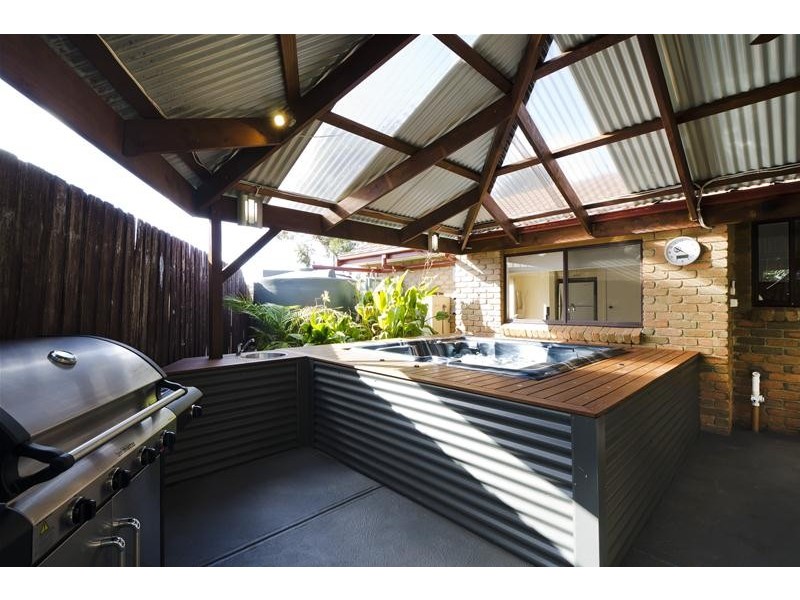 6 Edinburgh Court, Werribee VIC 3030