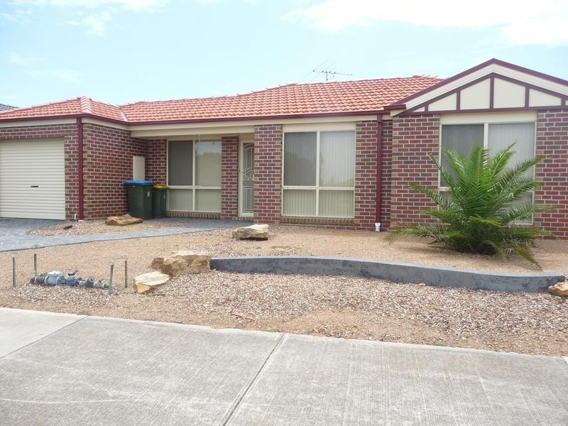 1/6 – 10 Latham Street, Werribee VIC 3030