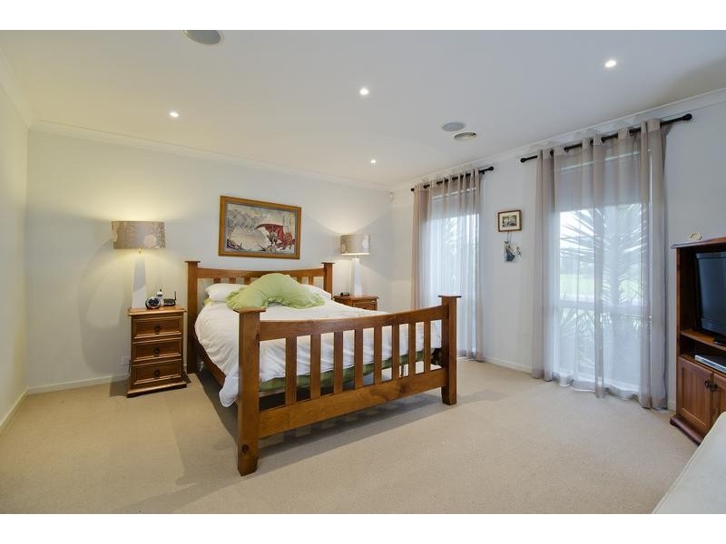 6 Jade Cres, Wyndham Vale VIC 3024