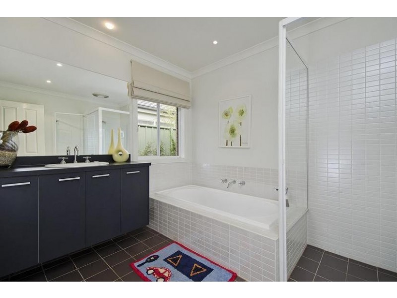 6 Jade Cres, Wyndham Vale VIC 3024