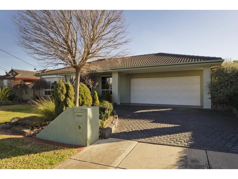 5 Dona Dr, Hoppers Crossing VIC 3029