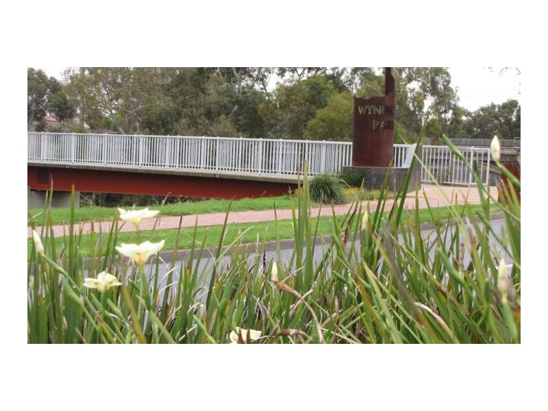 28 Scotsburn Gr / Market Rd, Werribee VIC 3030
