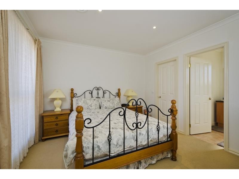 3/96-98 Thames Boulevard, Werribee VIC 3030