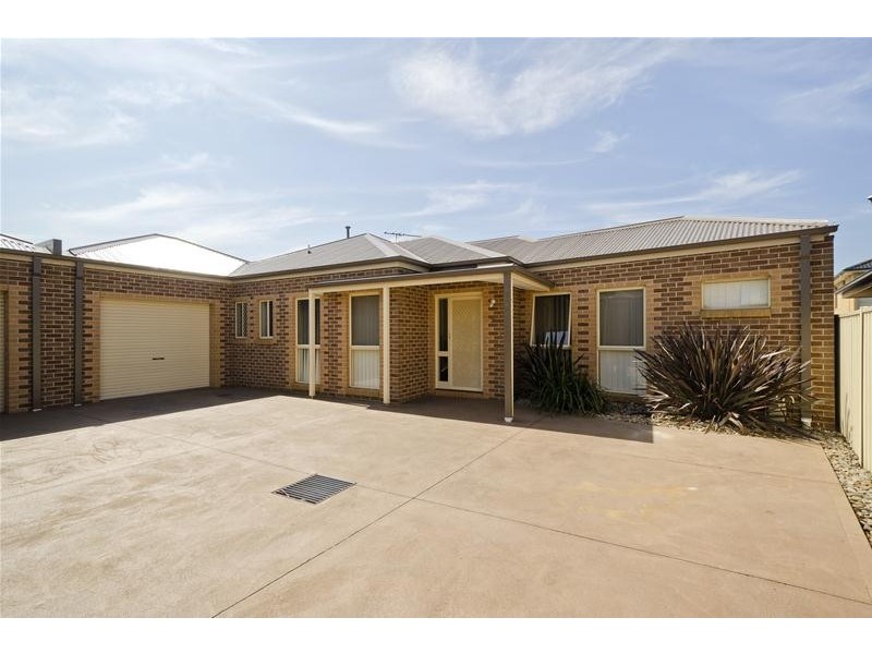 2/11 Bunya Place, Werribee VIC 3030
