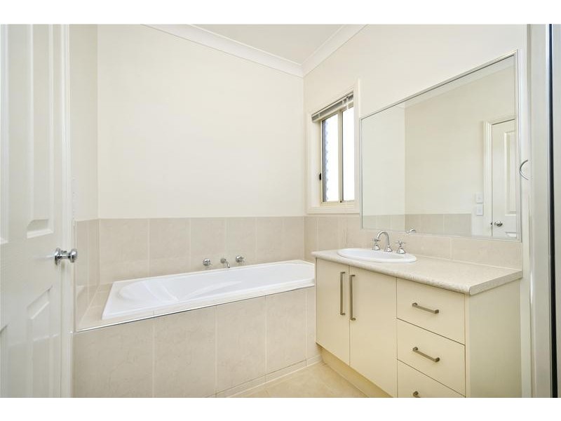 2/11 Bunya Place, Werribee VIC 3030