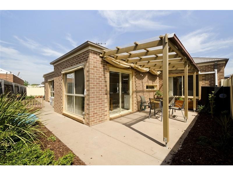 2/11 Bunya Place, Werribee VIC 3030