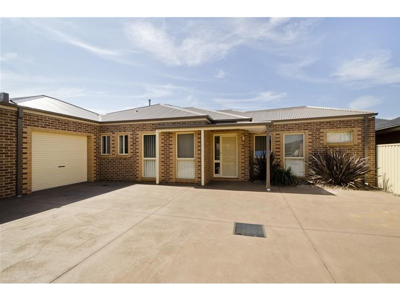 2/11 Bunya Place, Werribee VIC 3030