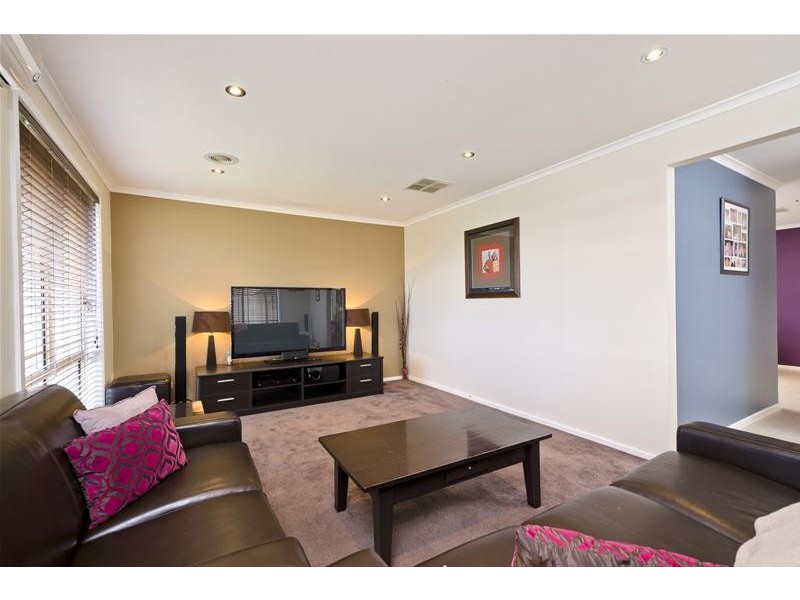 53 Deloraine Drive, Hoppers Crossing VIC 3029