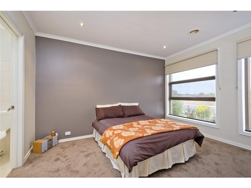 1/96 Blackforest Road, Wyndham Vale VIC 3024