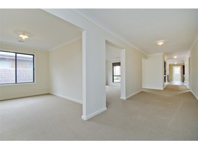 73 Fantail Crescent, Williams Landing VIC 3027