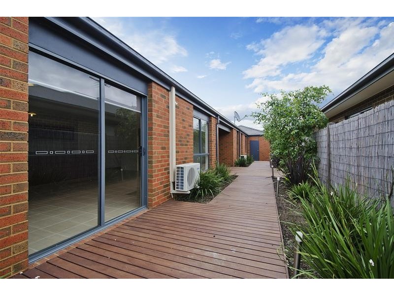 73 Fantail Crescent, Williams Landing VIC 3027