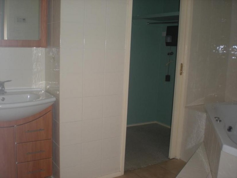 26 Ganges, Werribee VIC 3030