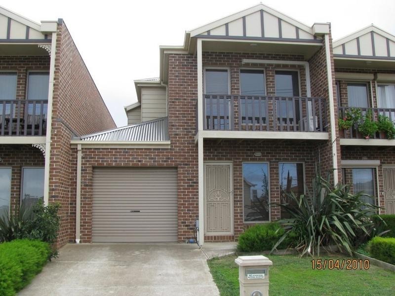 2/6 Salisbury Street, Werribee VIC 3030