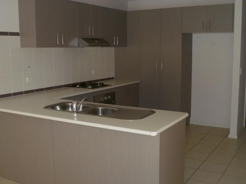 2/6 Salisbury Street, Werribee VIC 3030