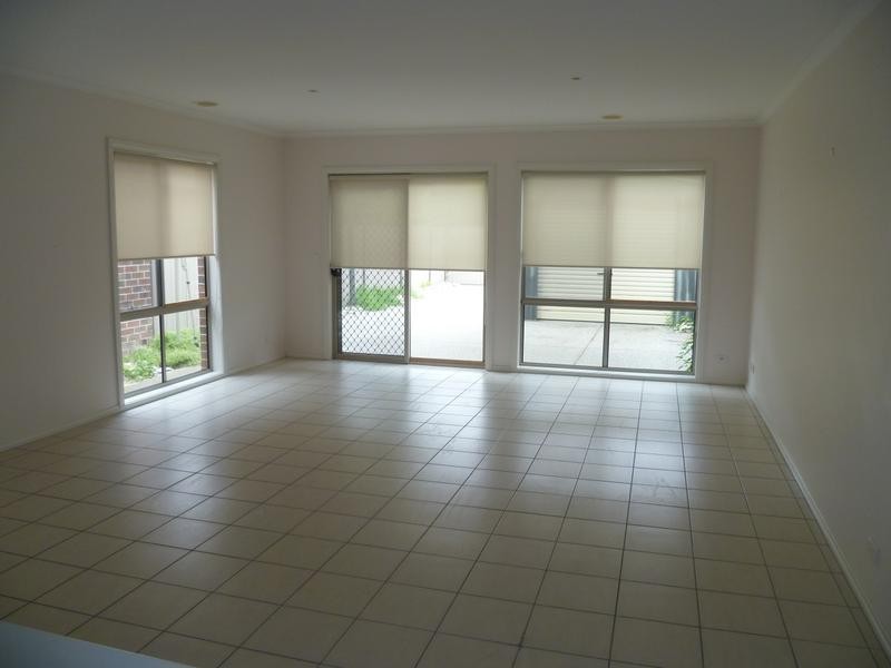 2/6 Salisbury Street, Werribee VIC 3030