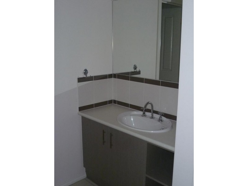 2/6 Salisbury Street, Werribee VIC 3030