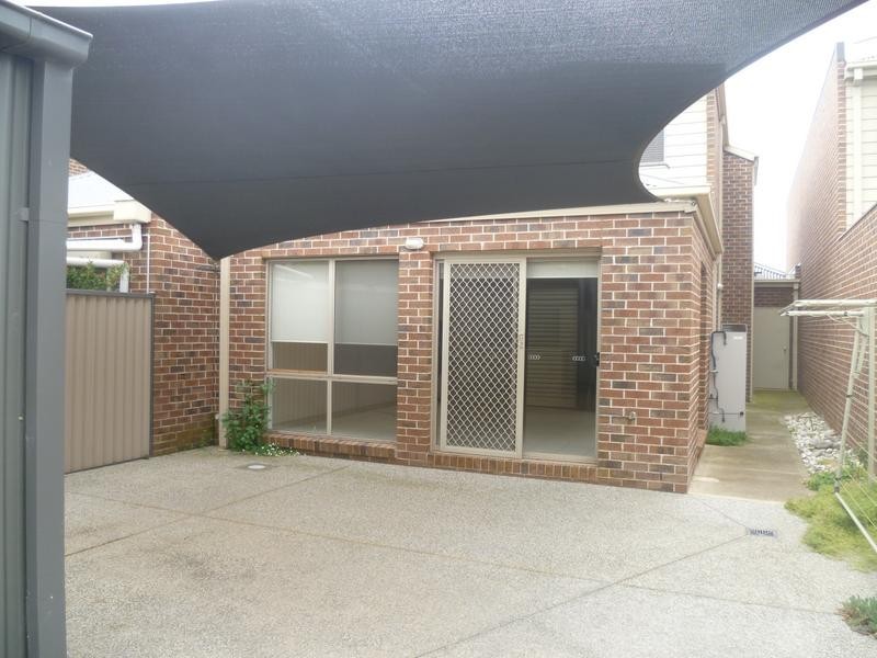 2/6 Salisbury Street, Werribee VIC 3030