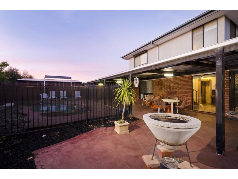 6 Frankland Crt, Wyndham Vale VIC 3024