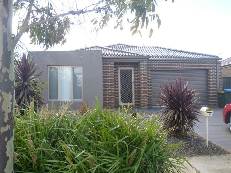 198 Riversdale Drive, Werribee VIC 3030