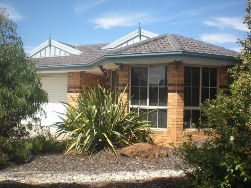 17 Whitlam Green, Point Cook VIC 3030