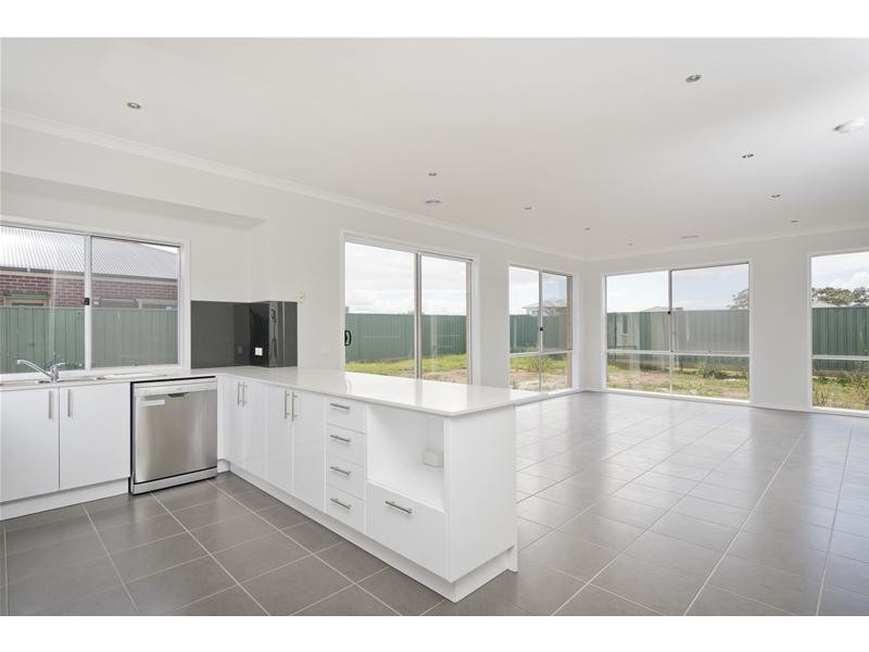 65 Farm Road, Werribee VIC 3030