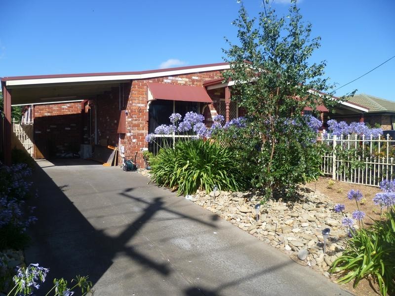 2/266 Greaves Street North, Werribee VIC 3030