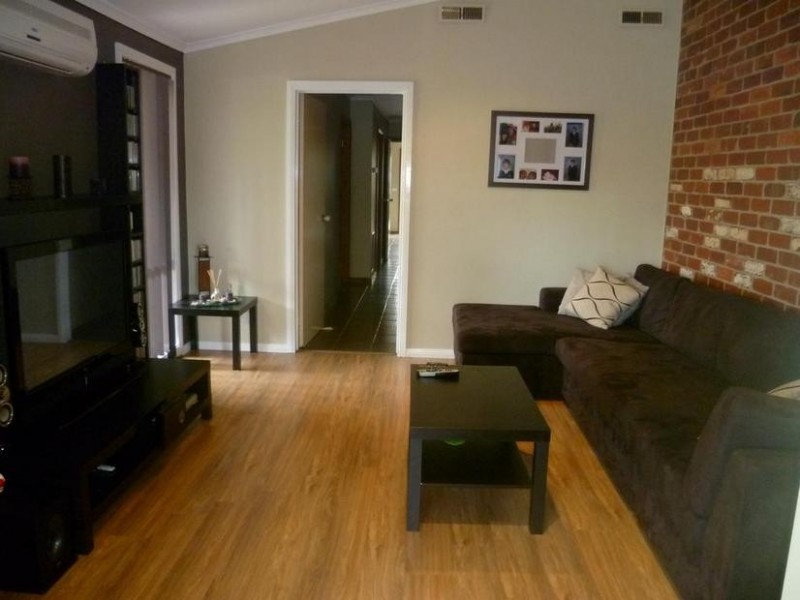2/266 Greaves Street North, Werribee VIC 3030