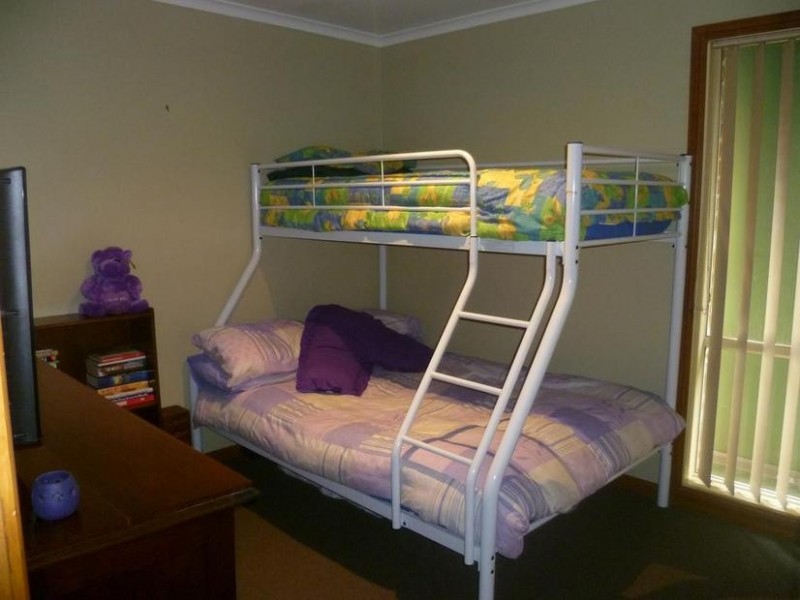 2/266 Greaves Street North, Werribee VIC 3030