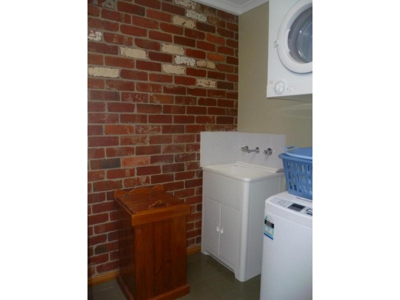 2/266 Greaves Street North, Werribee VIC 3030
