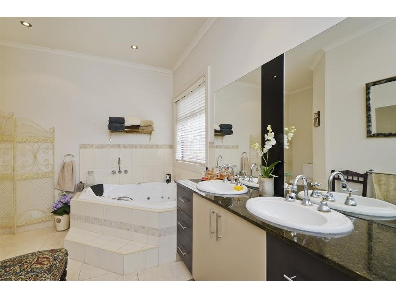 21 Carissa Circuit, Werribee VIC 3030