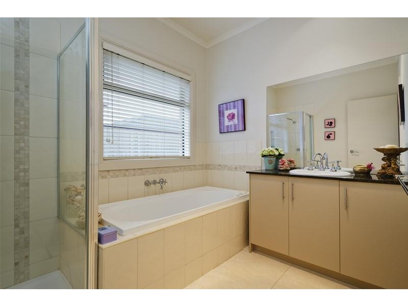 21 Carissa Circuit, Werribee VIC 3030