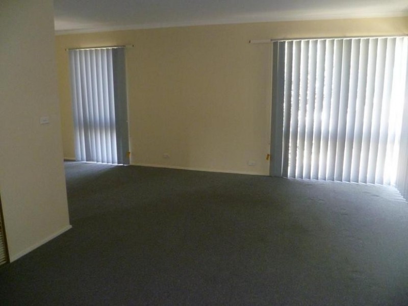 16 Huntingfield Drive, Hoppers Crossing VIC 3029