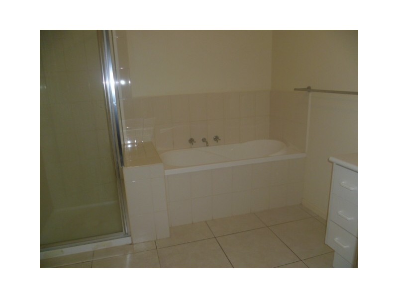 2/6-10 Latham Steet, Werribee VIC 3030