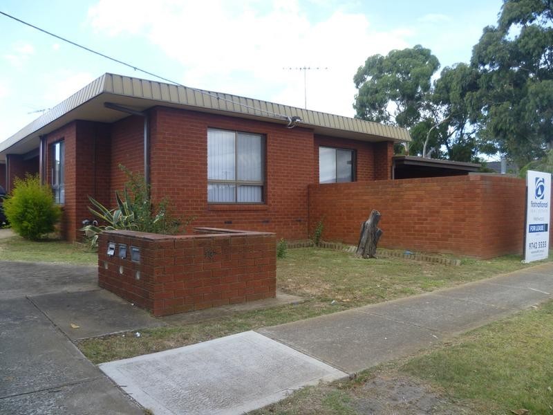 1/13 Cambridge Crescent, Werribee VIC 3030