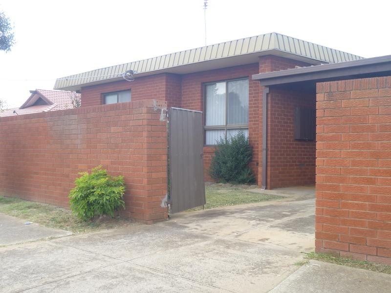 1/13 Cambridge Crescent, Werribee VIC 3030