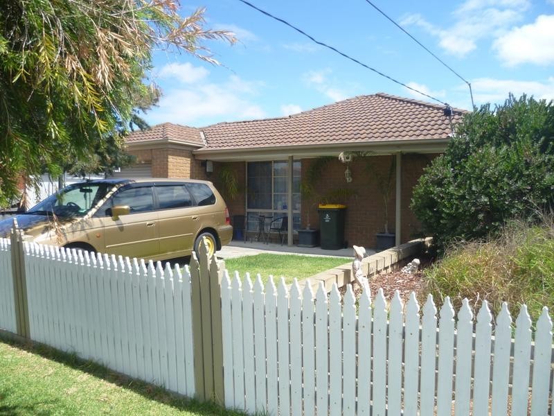 4 Walters Court, Altona Meadows VIC 3028