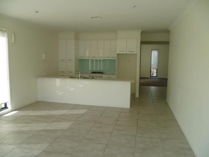 98 Signature Blvd, Sanctuary Lakes VIC 3030