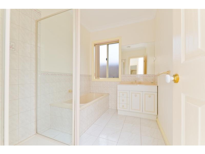 2/52 Birchwood Boulevard, Hoppers Crossing VIC 3029