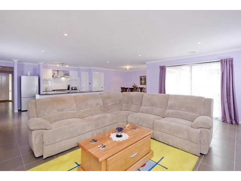 8 Decora Court, Werribee VIC 3030