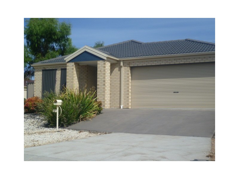 1 Lindrum Outlook, Tarneit VIC 3029