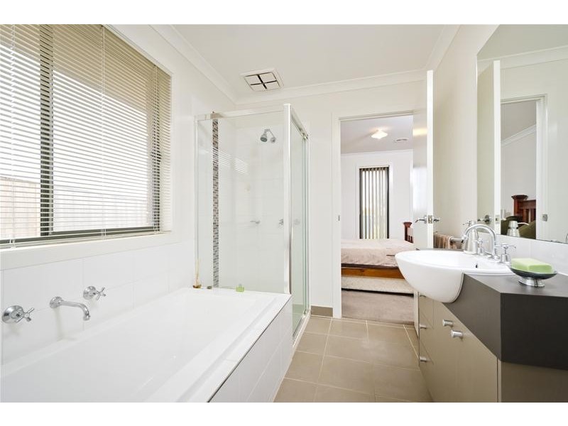 8 Yellow Gum Way, Wyndham Vale VIC 3024